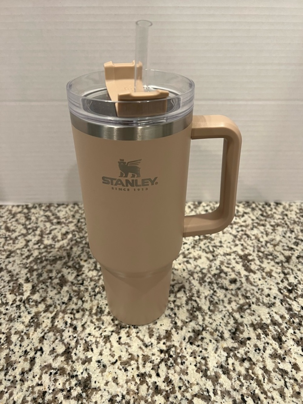 Stanley 40oz Tumbler with Handle in Tan New